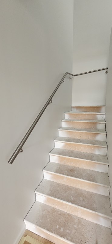 Narrow architectural metalwork detail